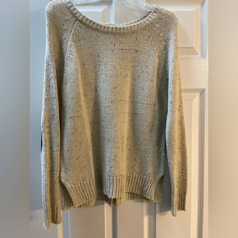 Market and Spruce Button Back Sweater